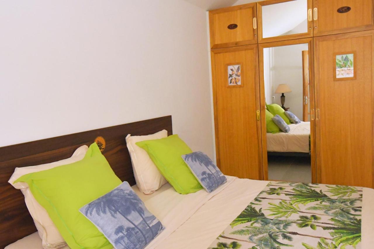 Le Jacaranda Du Guillaume Bed and Breakfast Le Guillaume Εξωτερικό φωτογραφία